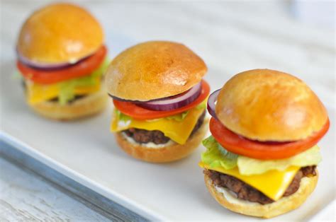 Small sliders - To make perfect sliders on the grill pan, heat a little olive oil in a grill pan or griddle. Place three halves of a slider bun cut side down. You can then top with cheese and condiments of your choice. Then top with meat and vegetables. Place on the grill pan and cook for 3-5 minutes or until golden brown. How long to cook sliders on stove